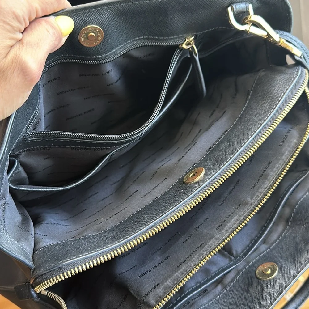 Michael Michael Kors black purse with Pom Pom - Picture 5 of 8